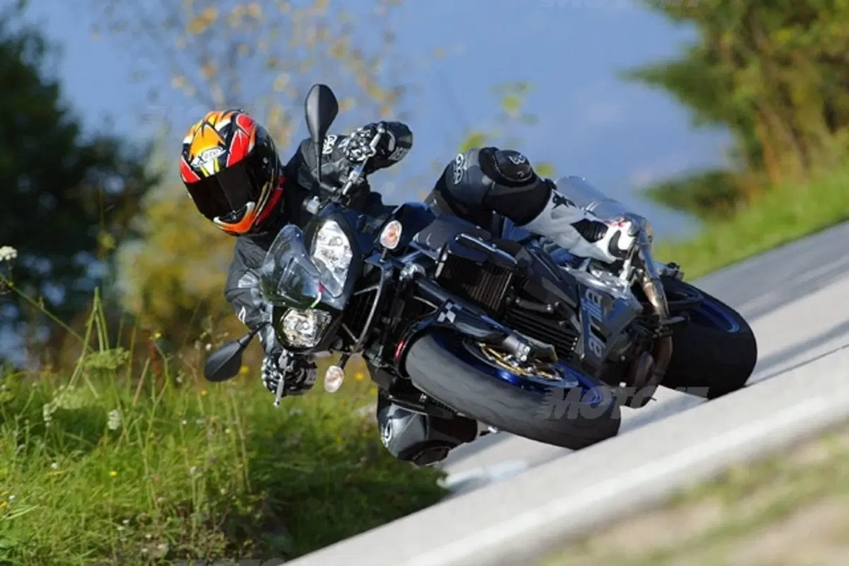 APRILIA Tuono 1000 R (23)