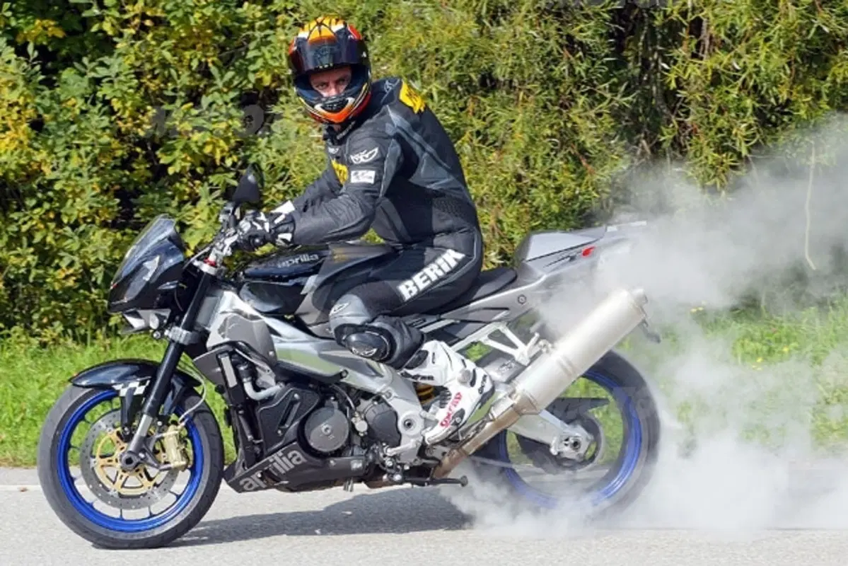 APRILIA Tuono 1000 R (24)