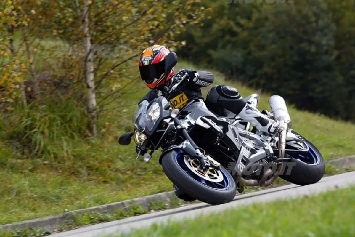 APRILIA Tuono 1000 R (25)