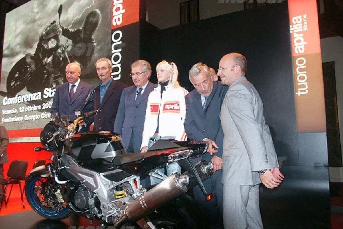 APRILIA Tuono 1000 R (27)