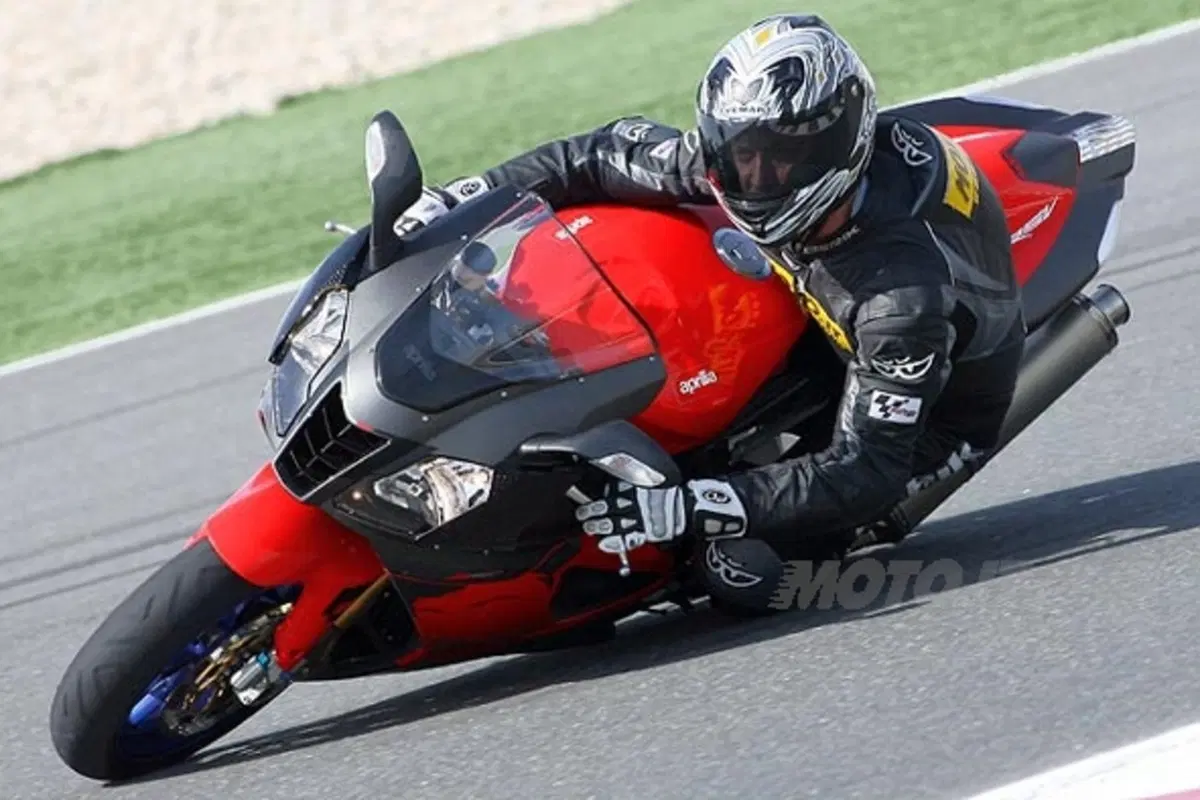 Aprilia RSV1000R e R Factory '06 (2)