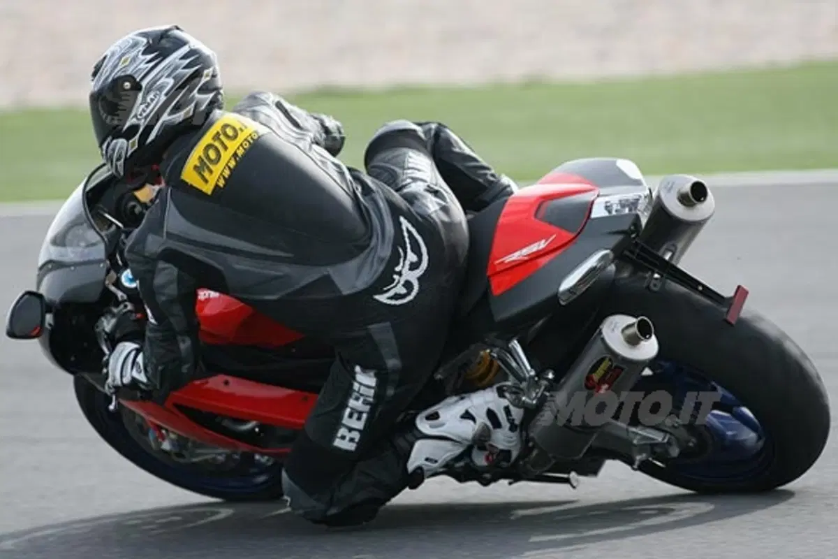 Aprilia RSV1000R e R Factory '06 (6)