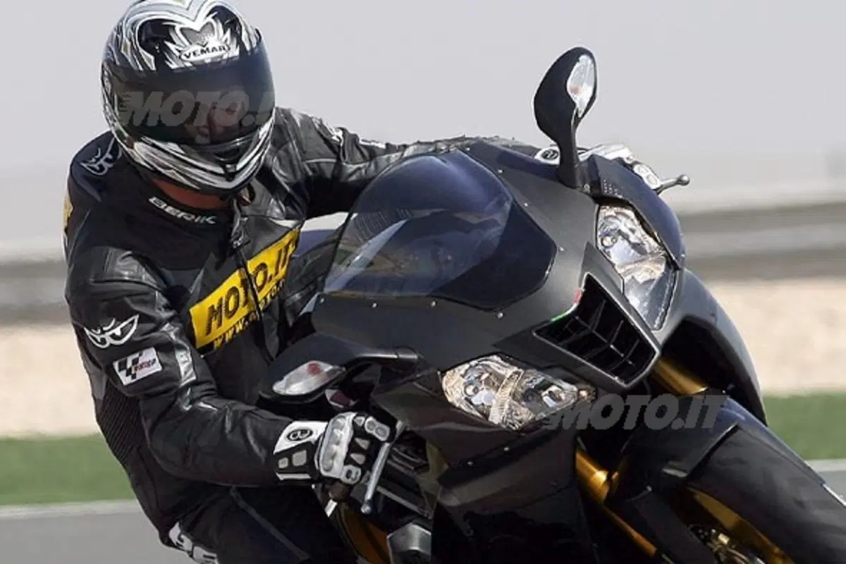 Aprilia RSV1000R e R Factory '06 (8)