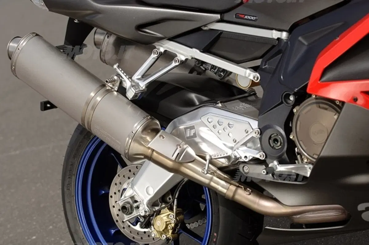 Aprilia RSV1000R e R Factory '06 (9)