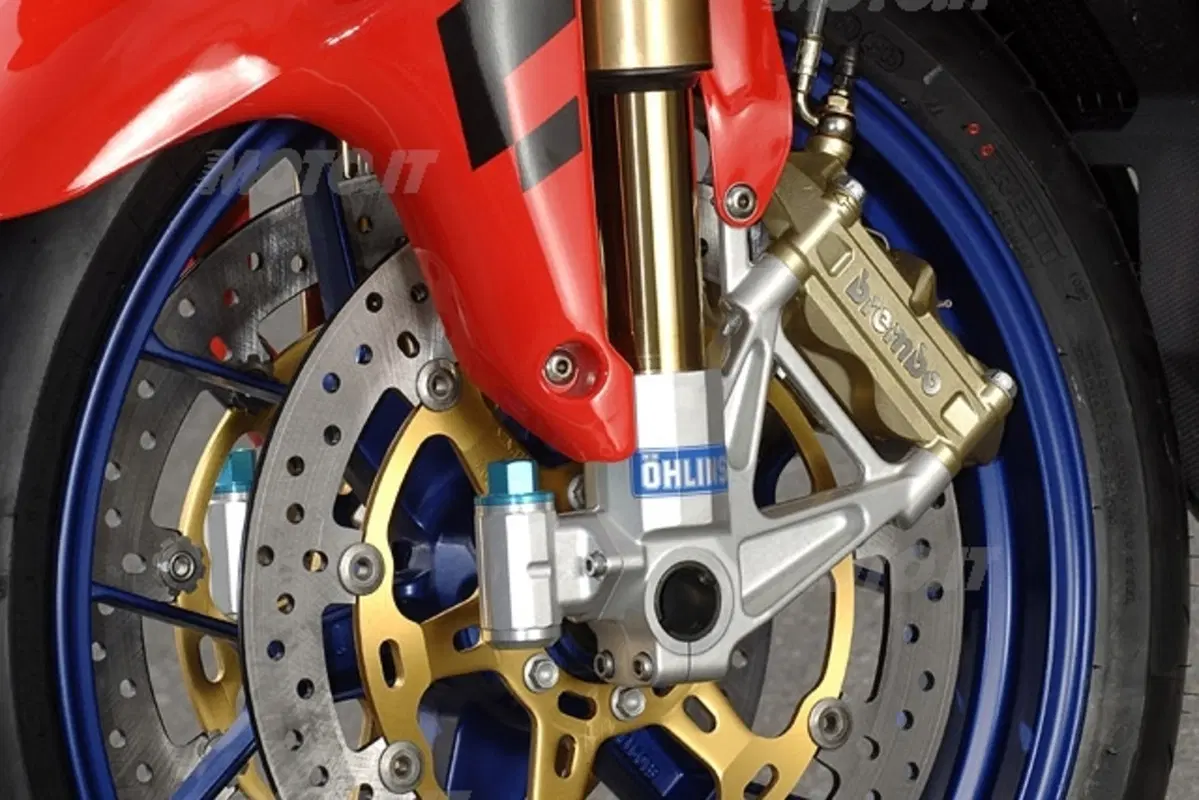 Aprilia RSV1000R e R Factory '06 (11)