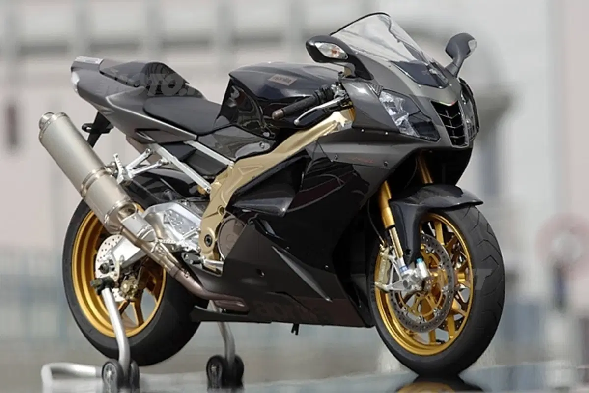 Aprilia RSV1000R e R Factory '06 (12)