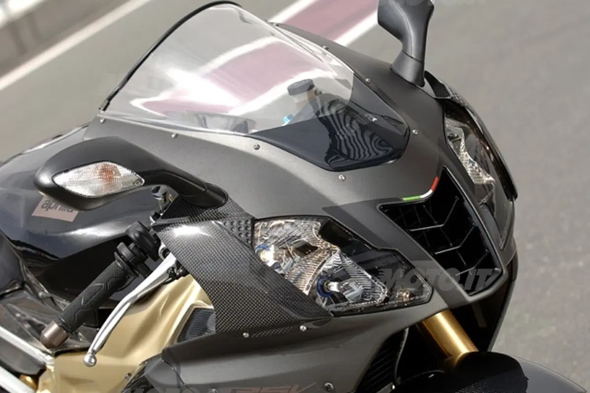 Aprilia RSV1000R e R Factory '06 (13)