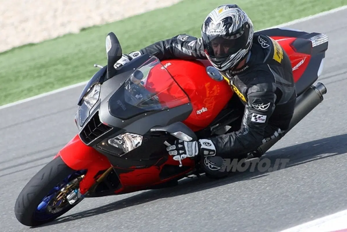 Aprilia RSV1000R e R Factory '06 (17)