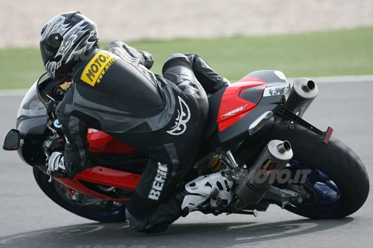 Aprilia RSV1000R e R Factory '06 (19)
