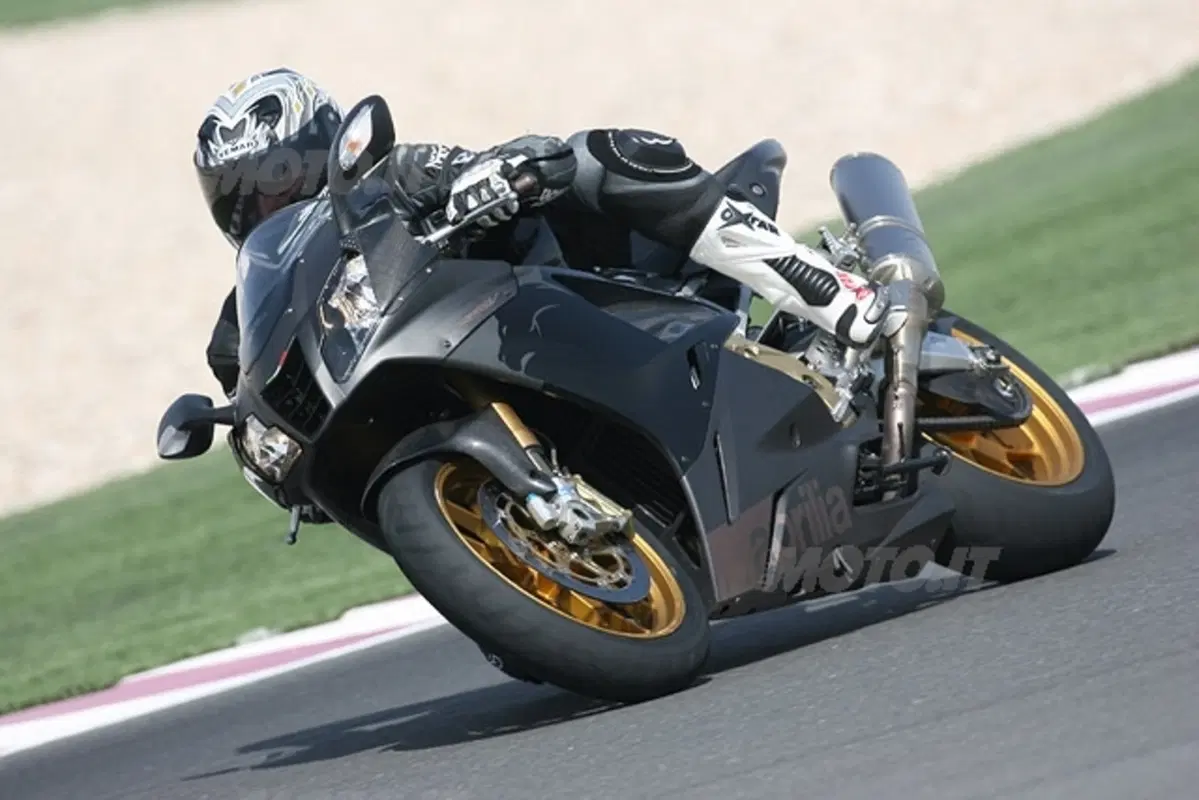 Aprilia RSV1000R e R Factory '06 (23)