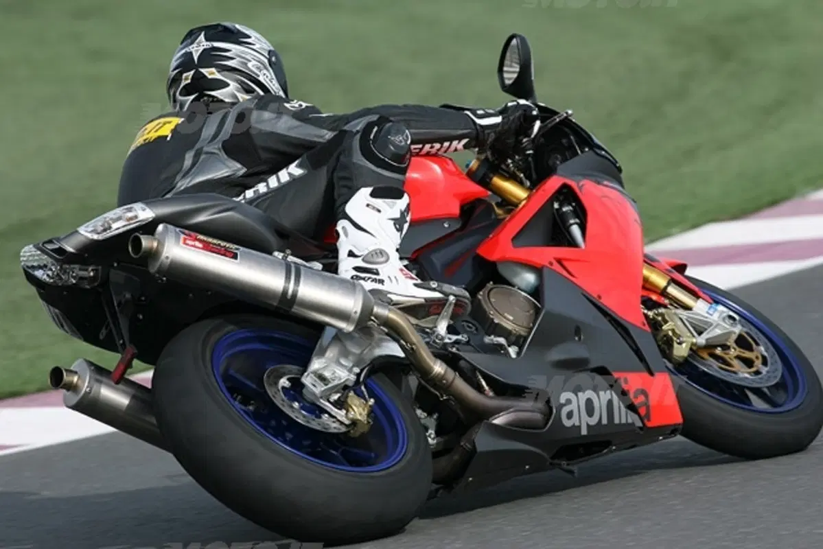 Aprilia RSV1000R e R Factory '06 (24)
