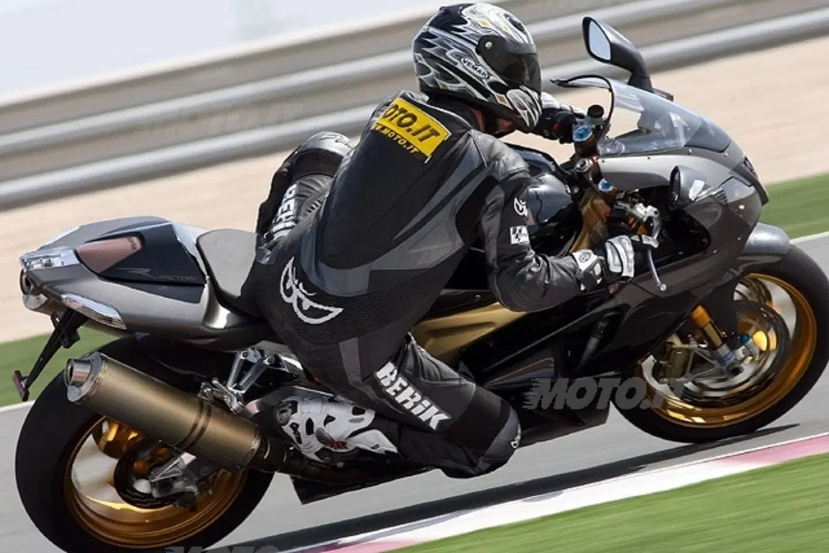 Aprilia RSV1000R e R Factory '06 (25)