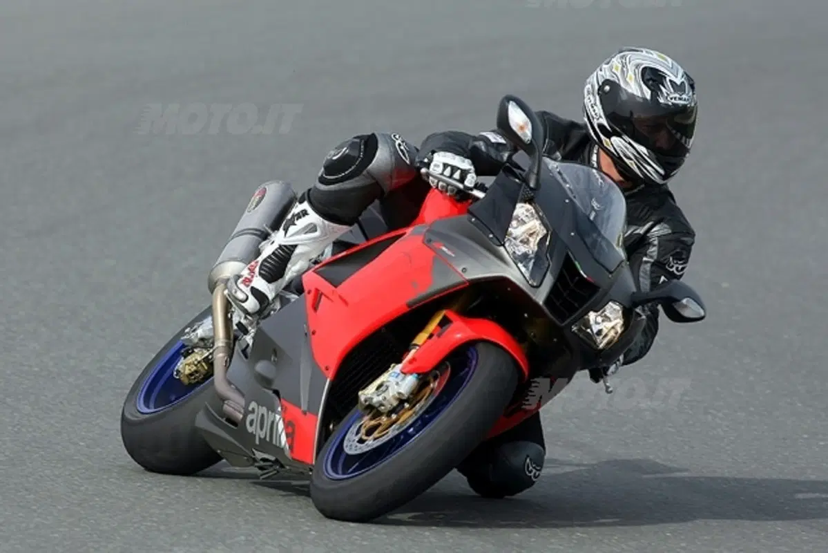 Aprilia RSV1000R e R Factory '06 (26)