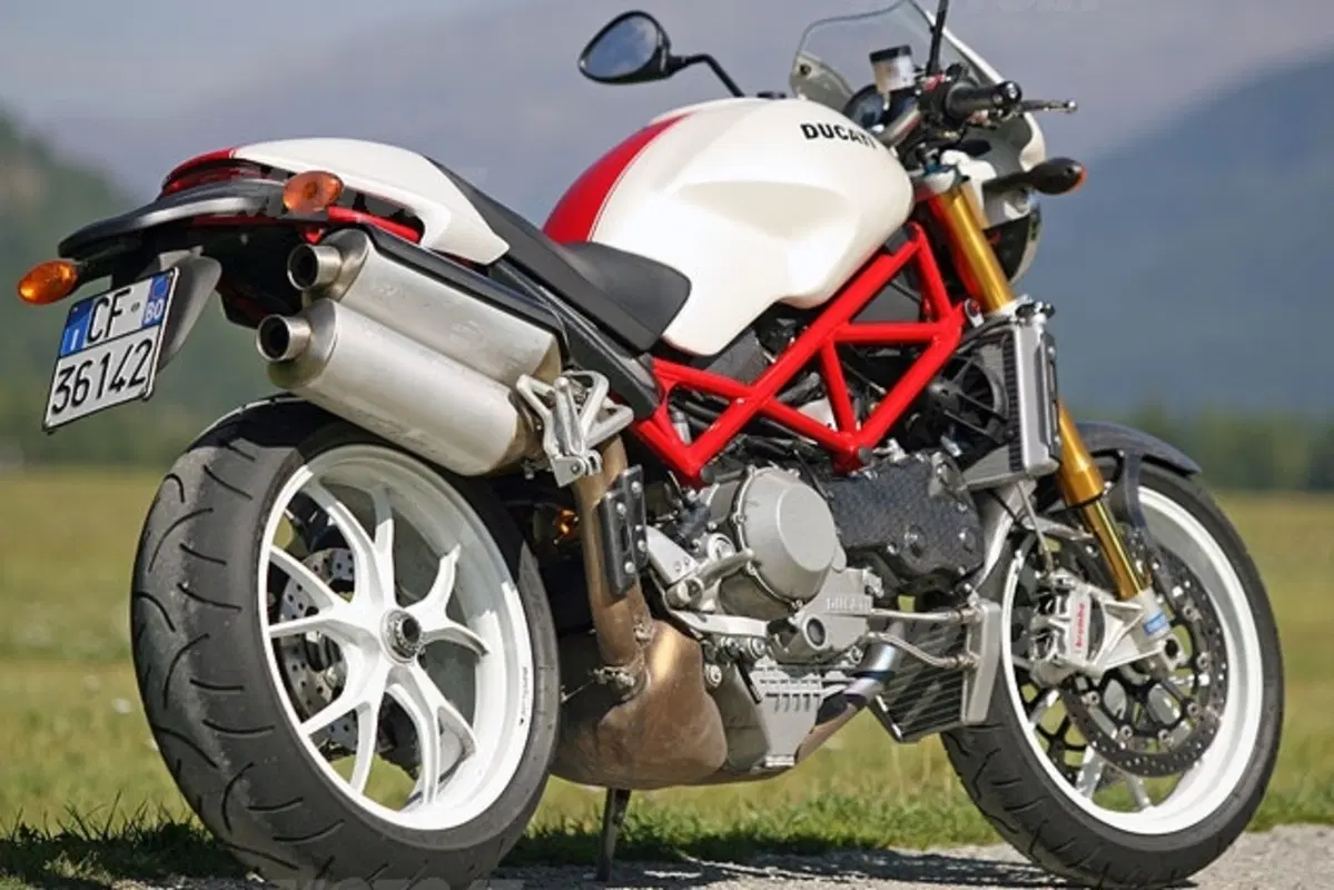 Ducati Monster S4RS Testastretta (2)