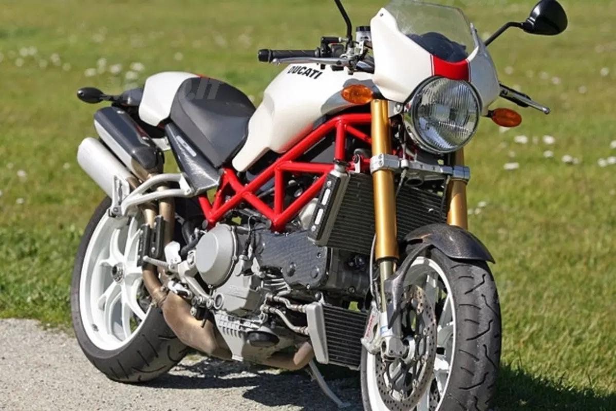 Ducati Monster S4RS Testastretta (3)