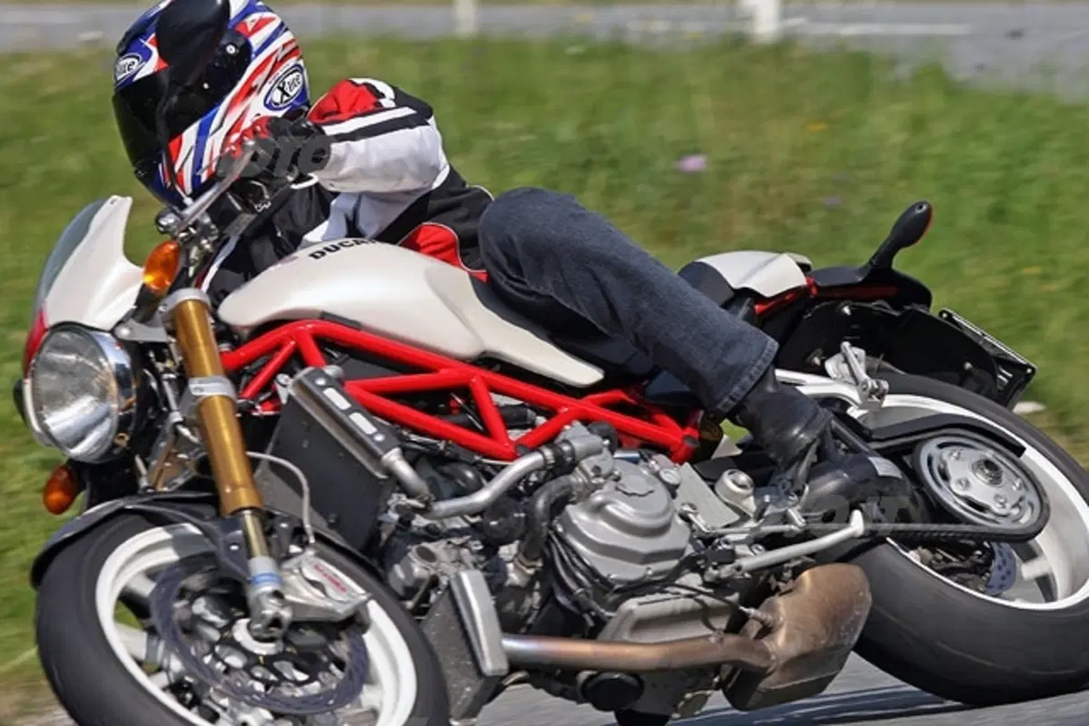 Ducati Monster S4RS Testastretta (15)