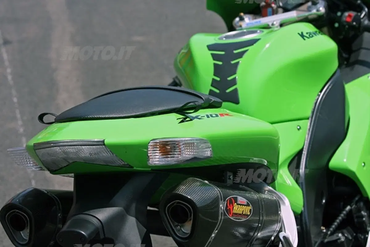 KAWASAKI Ninja ZX10-R (3)