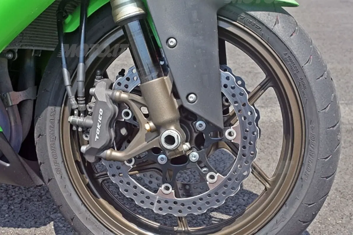 KAWASAKI Ninja ZX10-R (5)