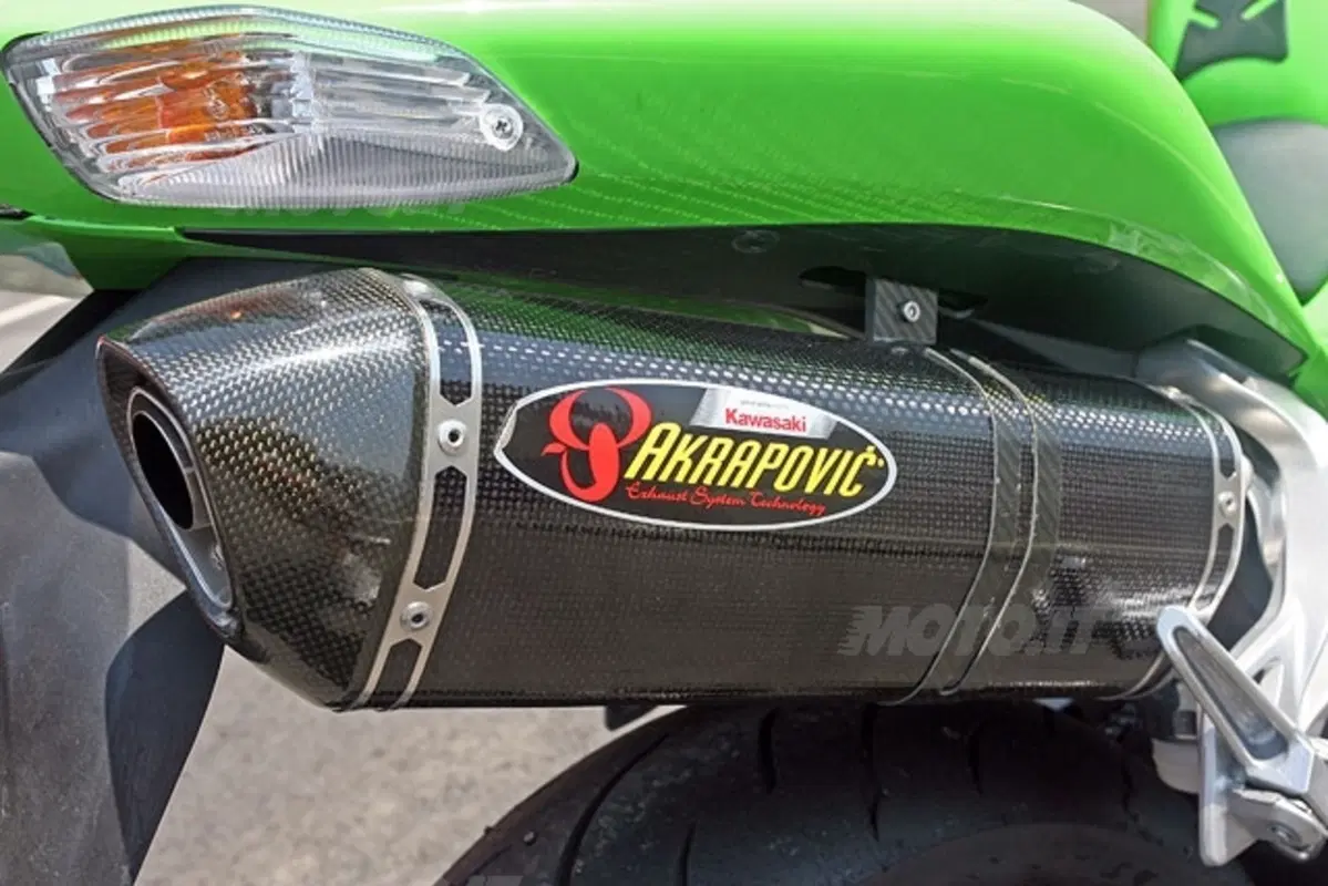 KAWASAKI Ninja ZX10-R (6)