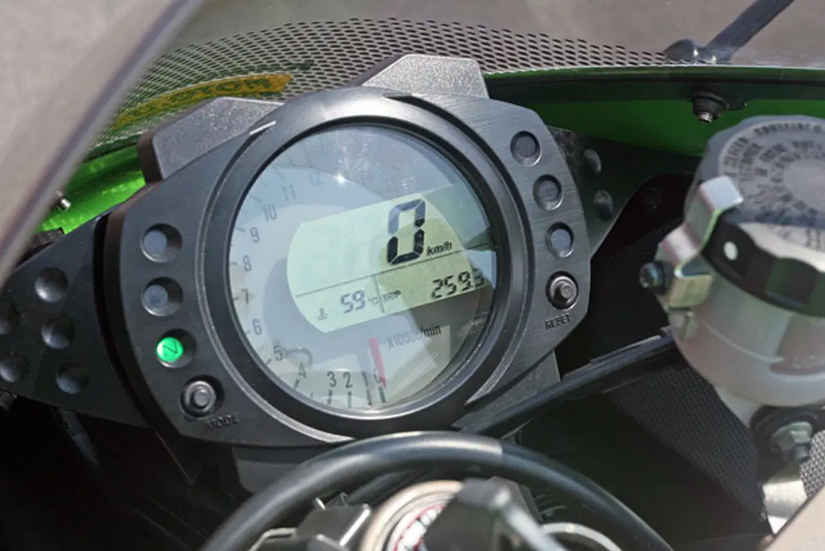 KAWASAKI Ninja ZX10-R (7)