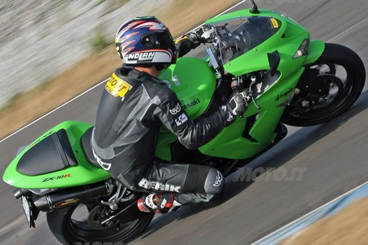 KAWASAKI Ninja ZX10-R (9)