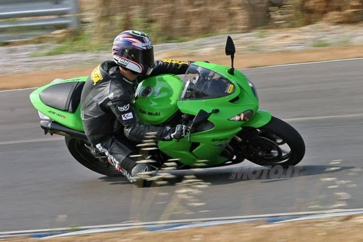 KAWASAKI Ninja ZX10-R (10)