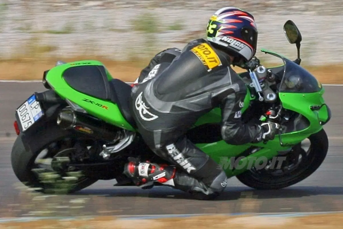 KAWASAKI Ninja ZX10-R (11)