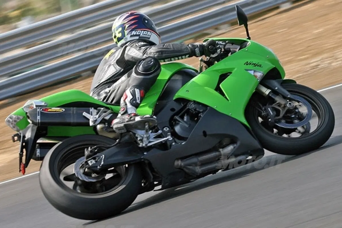 KAWASAKI Ninja ZX10-R (12)
