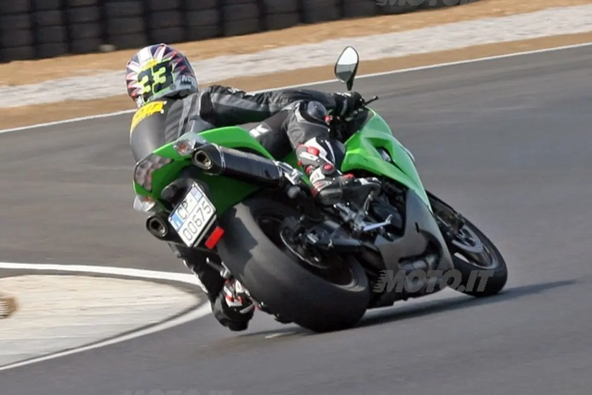 KAWASAKI Ninja ZX10-R (13)