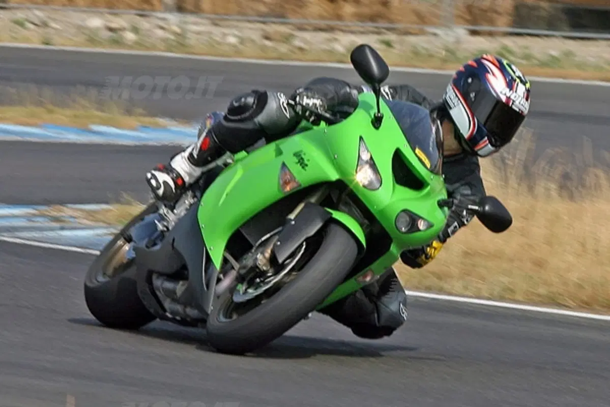 KAWASAKI Ninja ZX10-R (14)