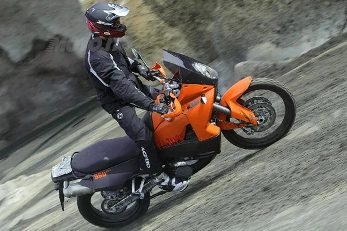 KTM 990 Adventure (8)