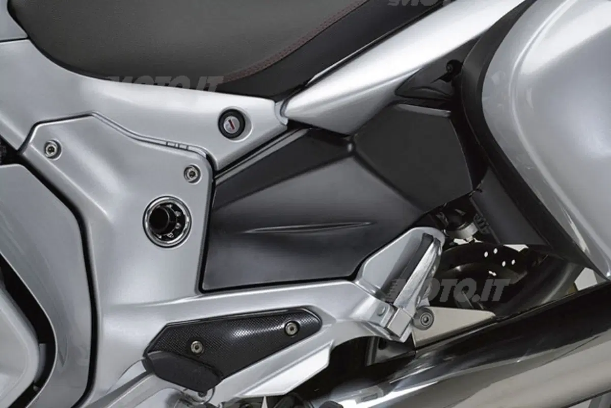 MOTO GUZZI NORGE 1200 (5)
