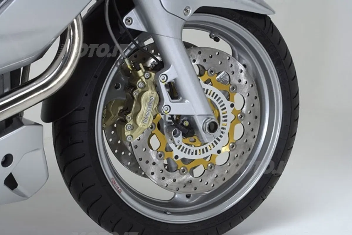 MOTO GUZZI NORGE 1200 (6)