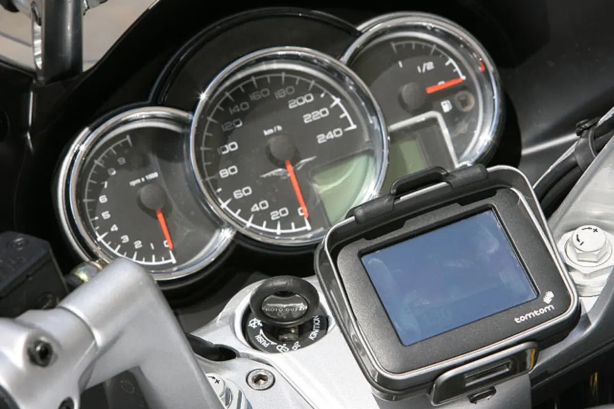MOTO GUZZI NORGE 1200 (8)