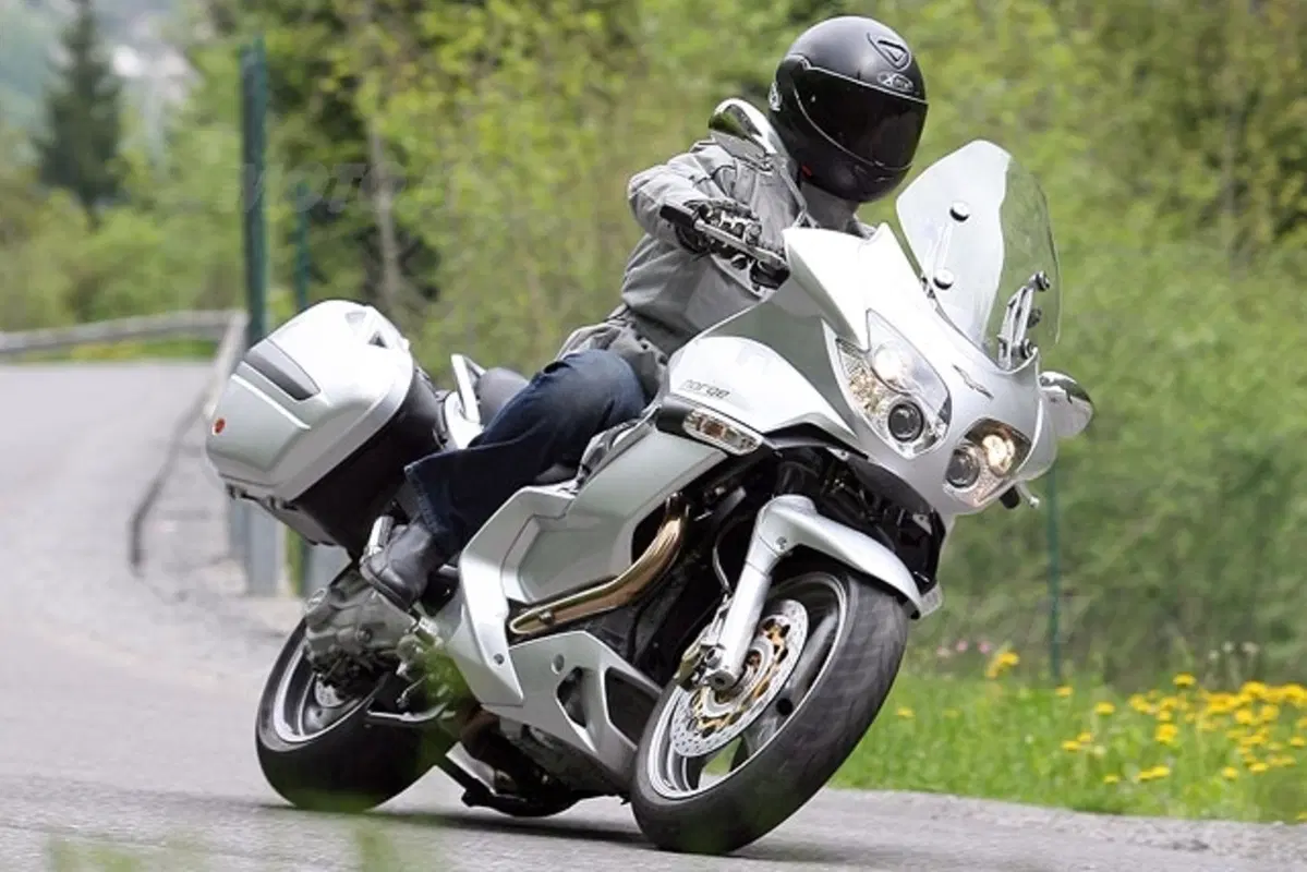 MOTO GUZZI NORGE 1200 (11)