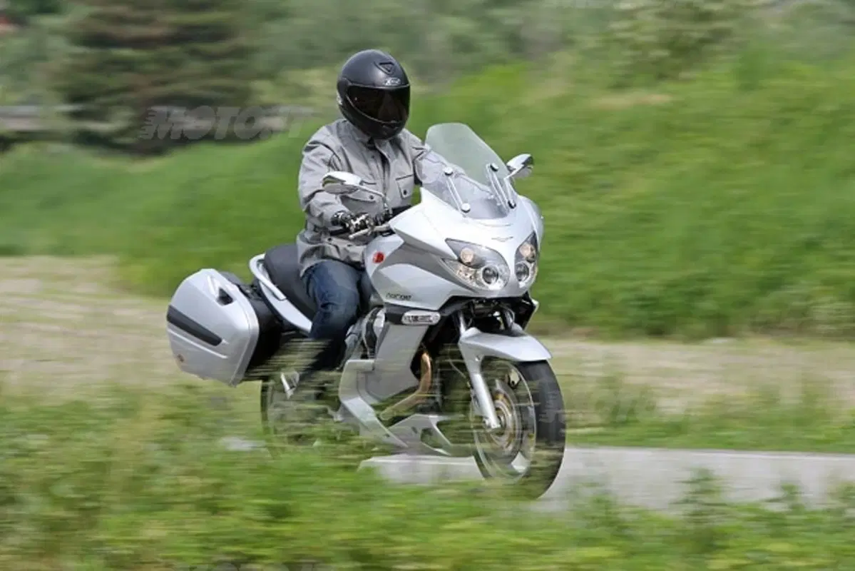 MOTO GUZZI NORGE 1200 (13)