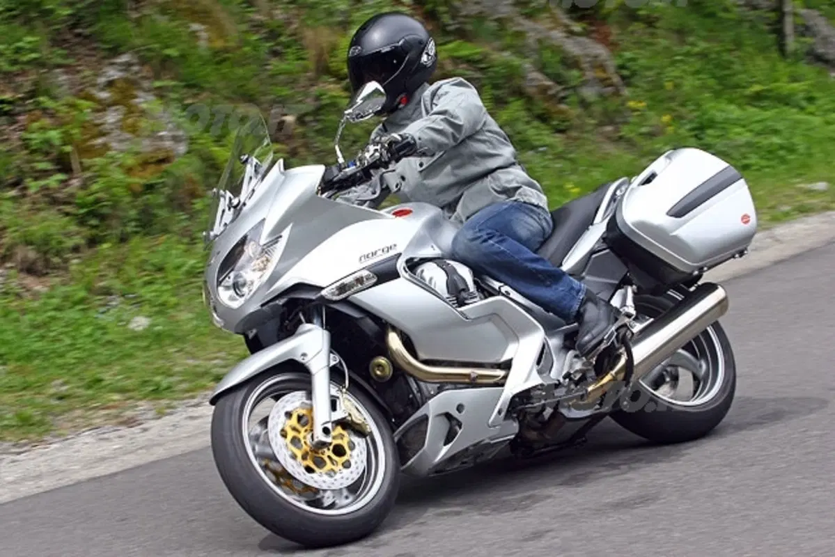 MOTO GUZZI NORGE 1200 (18)