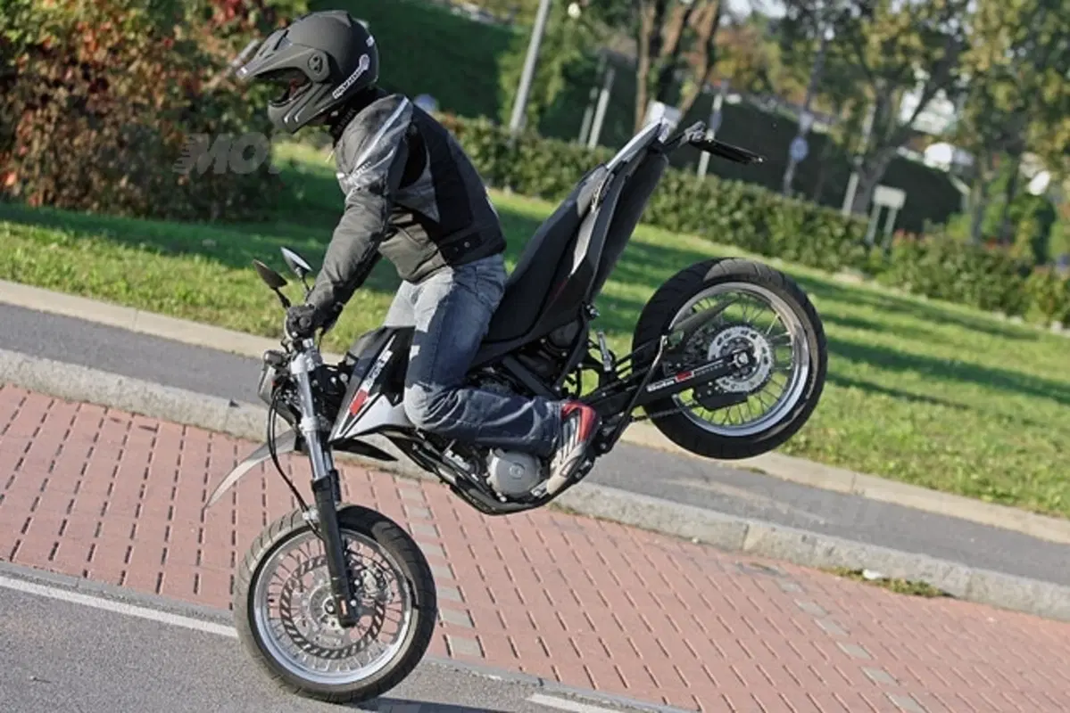 BETA MOTOR M4 (14)