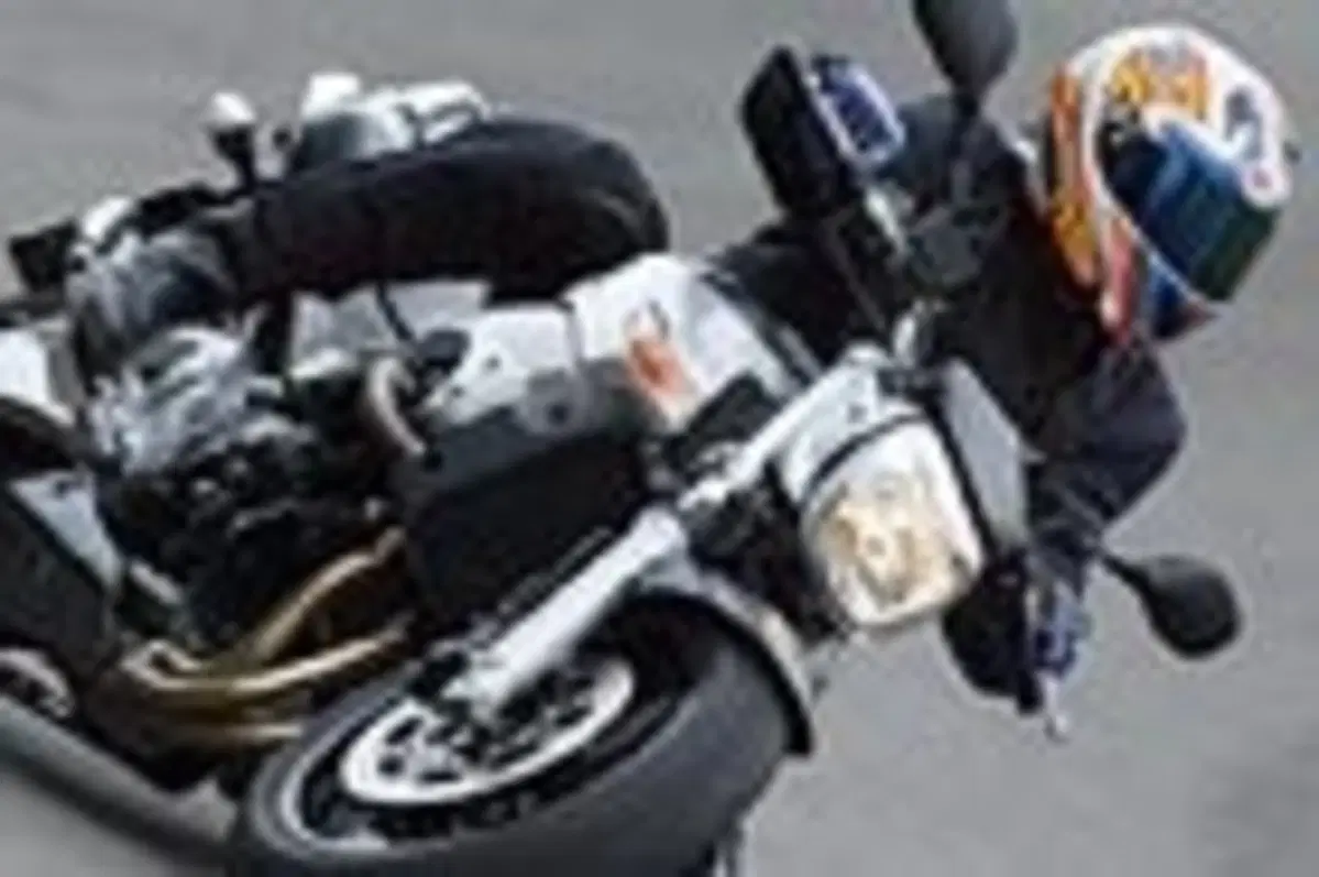 SUZUKI GSR 600 (24)