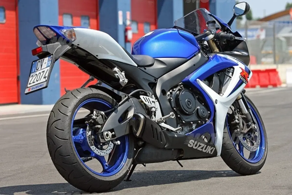 SUZUKI GSX-R 600 (2)
