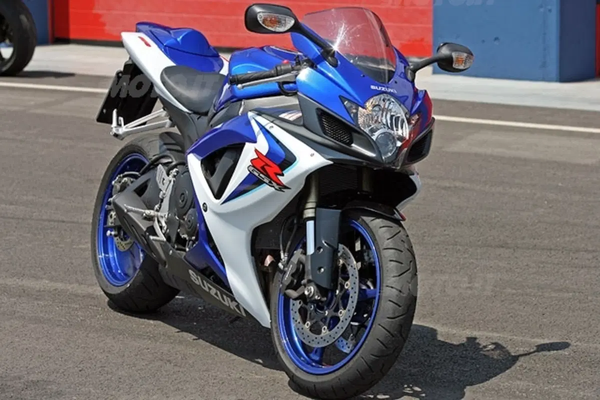 SUZUKI GSX-R 600 (3)