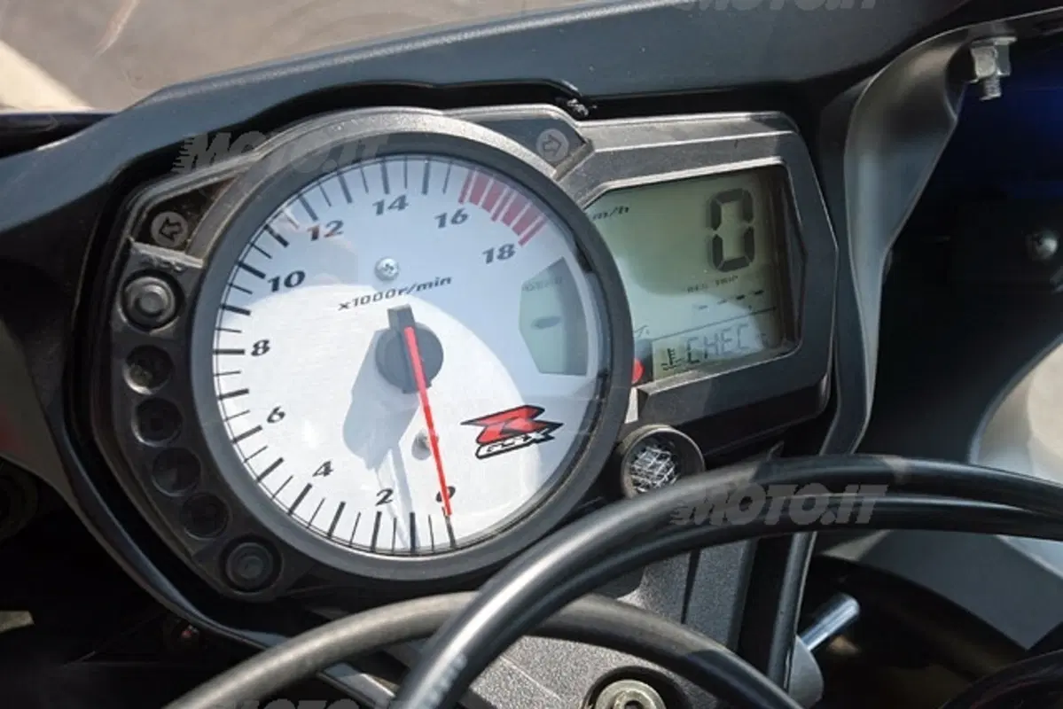 SUZUKI GSX-R 600 (6)
