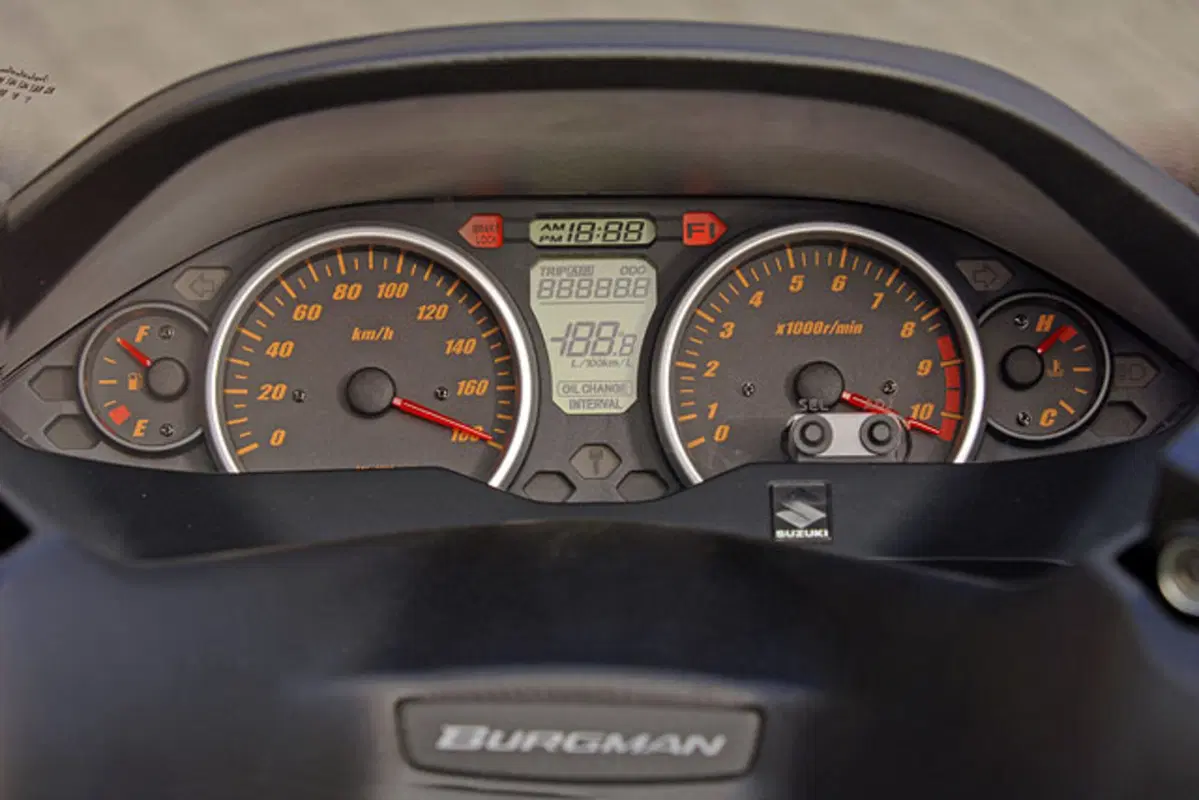 Suzuki Burgman 400 (8)