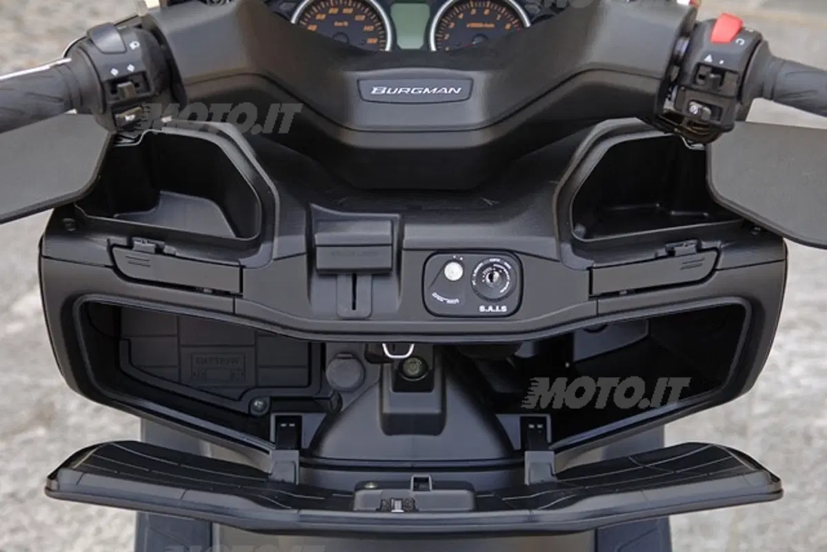 Suzuki Burgman 400 (9)
