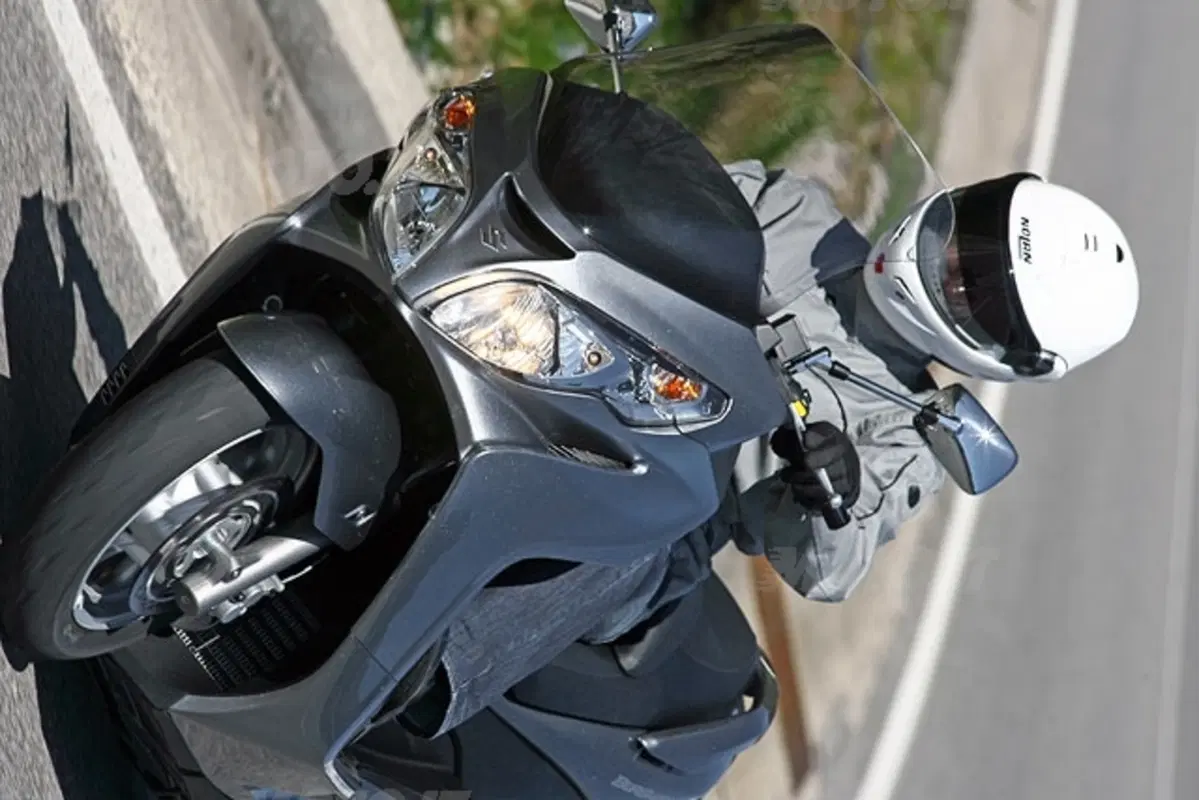 Suzuki Burgman 400 (11)