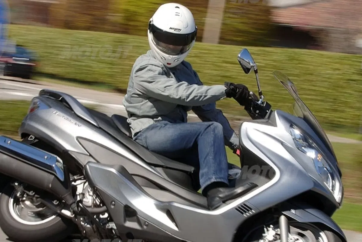 Suzuki Burgman 400 (13)