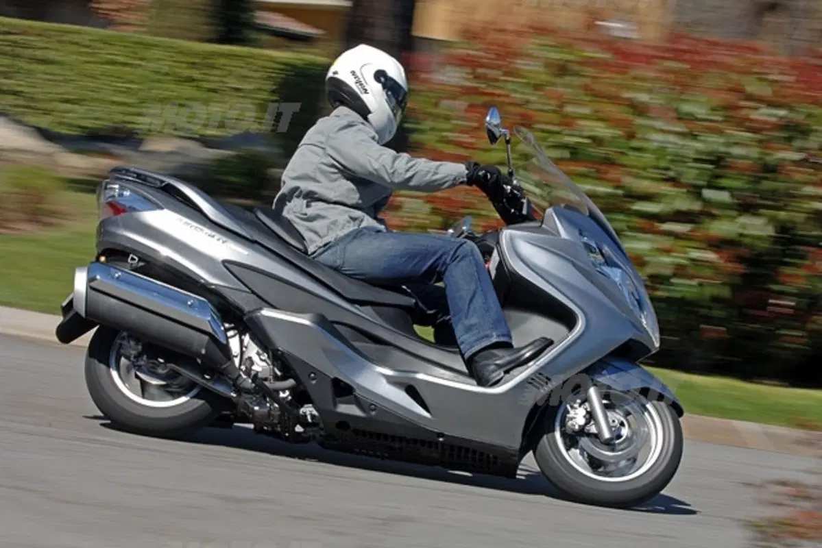 Suzuki Burgman 400 (14)
