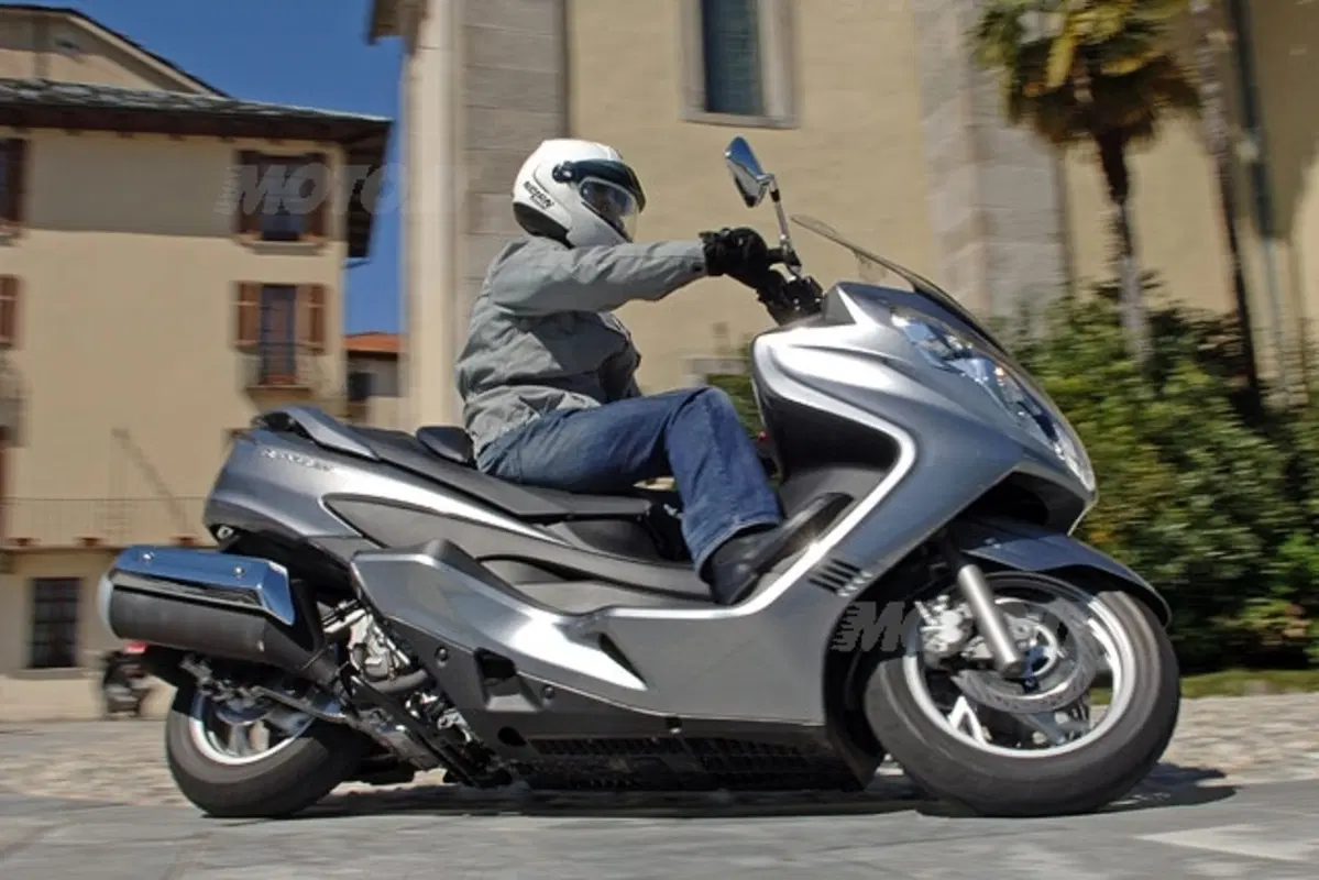 Suzuki Burgman 400 (15)