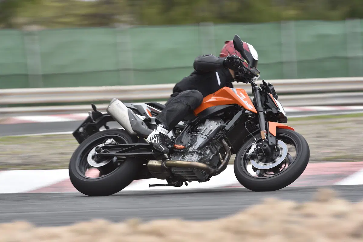 KTM 790 Duke. Media ready to race (2)