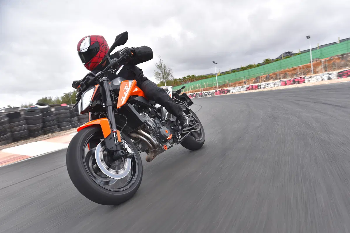 KTM 790 Duke. Media ready to race (6)